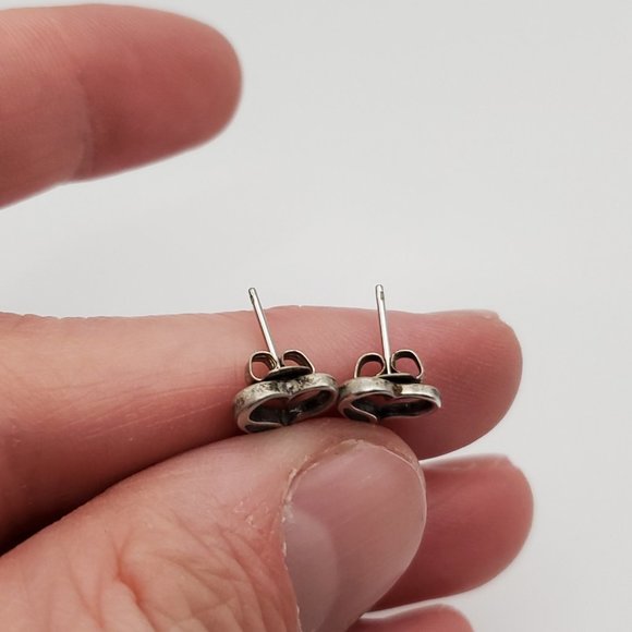 925 Sterling Silver Tarnished Turquoise Chip Cute Heart Stud Earrings - Picture 3 of 5